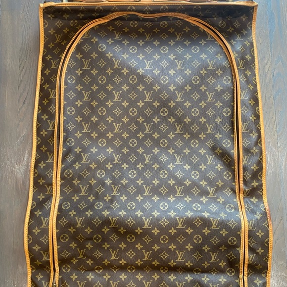 Louis Vuitton Monogram Garment Cover M23522 - Picture 6 of 12